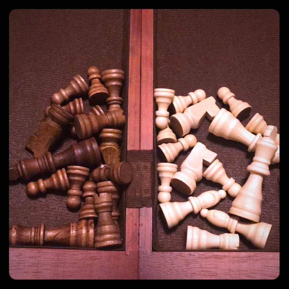 Foldable chess board